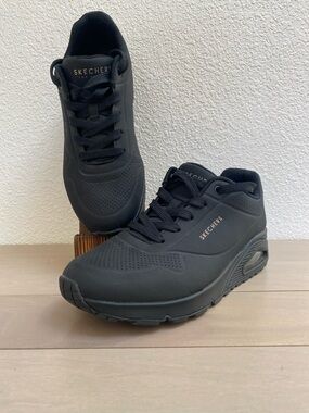 Skechers Women’s Black Lace-Up Wide fit Cushioned Sneakers